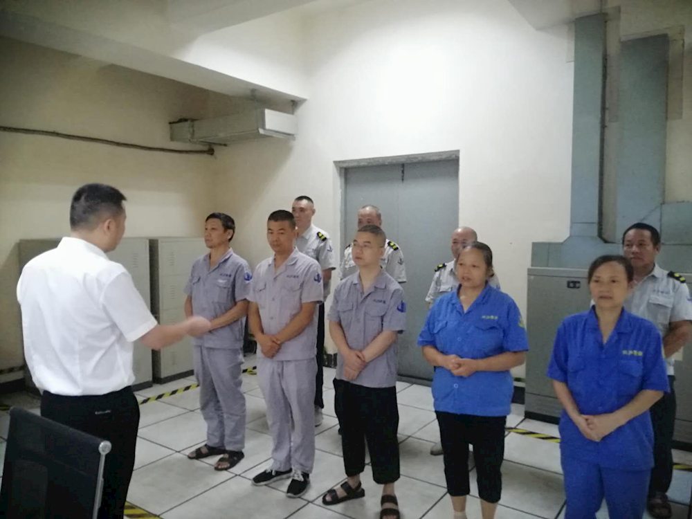 第一时间向一线员工宣贯“应知应会”相关巩固创文内容